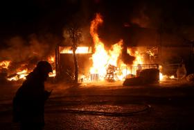 INCÊNDIO EM FÁBRICA DE PAPEL EM SANTA MARIA DA FEIRA FOI DOMINADO