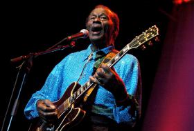 MORREU O LENDÁRIO GUITARRISTA DE ‘ROCK AND ROLL’ CHUCK BERRY