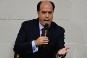 PARLAMENTO DA VENEZUELA DENUNCIA GOLPE DE ESTADO E CONVOCA REUNIÃO DE URGÊNCIA