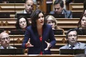 CRISTAS ACUSA GOVERNO DE “BORLA FISCAL” E DIZ QUE SÓ À EDP FORAM 174 MILHÕES DE EUROS