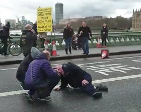 POLÍCIA METROPOLITANA DE LONDRES DIZ QUE HÁ “VÁRIOS FERIDOS, INCLUINDO POLÍCIAS”