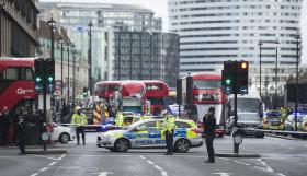 PELO MENOS QUATRO MORTOS E 20 FERIDOS NO ATAQUE EM LONDRES – POLÍCIA