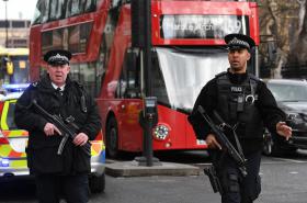 THERESA MAY CONVOCA REUNIÃO DE EMERGÊNCIA PARA DISCUTIR ATAQUE EM LONDRES