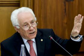 CARLOS COSTA CONSIDERA QUE MANTÉM REQUISITOS PARA CONTINUAR COMO GOVERNADOR