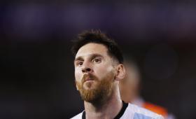 MESSI SUSPENSO POR QUATRO JOGOS POR “PALAVRAS INSULTUOSAS” A ÁRBITRO ASSISTENTE