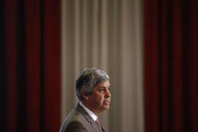 CENTENO DESVALORIZA RELATÓRIO DO BCE E DIZ QUE “NÃO FAZ SENTIDO” FALAR EM SANÇÕES