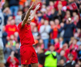 GERRARD DESEQUILIBRA NA VITÓRIA DOS VETERANOS DO LIVERPOOL SOBRE REAL MADRID
