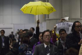 LÍDERES DE PROTESTOS PRÓ-DEMOCRACIA DE HONG KONG ENFRENTAM ACUSAÇÃO UM DIA APÓS ELEIÇÕES