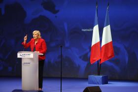MARINE LE PEN DIZ QUE SE GANHAR PRESIDENCIAIS SERÁ A MORTE DA UE