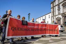 LESADOS DO BANIF EM PROTESTO ESPERARAM PM QUE REMETEU NOVIDADES PARA MAIS TARDE