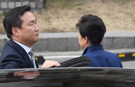 TRIBUNAL SUL-COREANO INICIA SESSÃO PARA DECIDIR EVENTUAL PRISÃO PREVENTIVA DE EX-PRESIDENTE