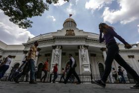 SENADORES BOLIVIANOS PEDEM RETIRADA DO EMBAIXADOR NA VENEZUELA