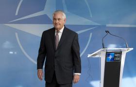 TILLERSON DENUNCIA “AGRESSÃO RUSSA NA UCRÂNIA” ANTES DE REUNIÃO DA NATO