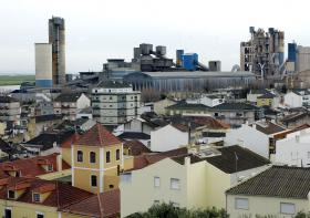 MORADORES DE VILA FRANCA DE XIRA VOLTAM A QUEIXAR-SE DA FÁBRICA DA CIMPOR