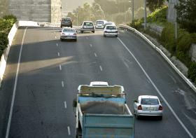 ABATIMENTO DE PAVIMENTO CORTA TRÂNSITO EM SAÍDA DO EIXO NORTE-SUL (LISBOA)