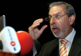 TRIBUNAL DA RELAÇÃO DE LISBOA ORDENA RECOLHA DE LIVROS DE JOSÉ ANTÓNIO SARAIVA