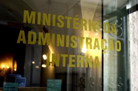 AUTORIDADES TENTAM ENCONTRAR DOIS CLANDESTINOS QUE FUGIRAM DE NAVIO VINDO DA ARGÉLIA