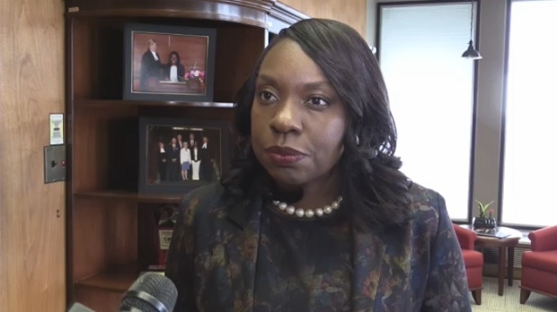 A ministra da Educação Mitzie Hunter fala à CTV News Toronto - 26 de janeiro de 2017