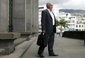 25 DE ABRIL: SESSÃO SOLENE NO PARLAMENTO DA MADEIRA INTERROMPIDA 20 MINUTOS