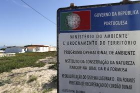 POLIS DEMOLIU 14 CONSTRUÇÕES NA ILHA DO FAROL, ALGARVE