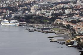 SECRETÁRIO DA SAÚDE DA MADEIRA SUBIU NOVE ANDARES A PÉ PARA DAR O EXEMPLO