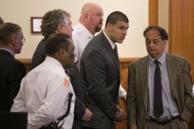 FAMÍLIAS DE CABO-VERDIANOS ASSASSINADOS NOS EUA “MUITO DESAPONTADAS” COM ABSOLVIÇÃO DE AARON HERNANDEZ