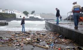 MAU TEMPO: DOIS PORTOS DOS AÇORES ENCERRADOS A TODA A NAVEGAÇÃO