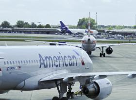 AMERICAN AIRLINES SUSPENDE HOSPEDEIRA SUSPEITA DE AGRESSÃO A PASSAGEIRA