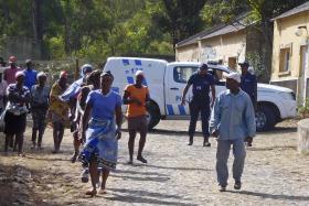 EMOÇÃO E DOR NA HOMENAGEM ÀS VÍTIMAS EM POSTO MILITAR EM CABO VERDE
