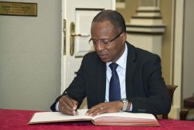 CABO VERDE DEVERÁ ISENTAR VISTOS PARA CIDADÃOS EUROPEUS A PARTIR DE MAIO — PM