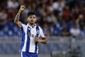 CORONA LESIONA-SE NO ÚLTIMO TREINO DO FC PORTO ANTES DA RECEÇÃO AO FEIRENSE