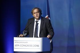 BLATTER DEFENDE REGRESSO DE PLATINI PARA LIDERAR A UEFA OU A FIFA