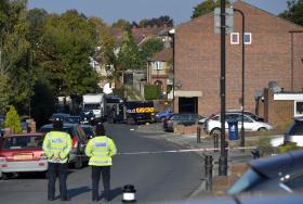 SEIS PESSOAS DETIDAS POR ALEGADO CRIME DE ÓDIO CONTRA ADOLESCENTE NO REINO UNIDO