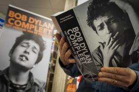 BOB DYLAN RECEBEU NOBEL DA LITERATURA AO PASSAR POR ESTOCOLMO PARA TOCAR