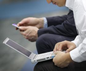 ACESSOS À INTERNET EM BANDA LARGA FIXA SOBEM 7,4% EM 2016, FIBRA ÓTICA EM DESTAQUE