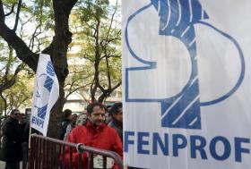 FENPROF VOLTA HOJE À RUA COM FAIXA DE 550 METROS