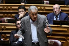 PCP PROPÕE COMISSÃO EVENTUAL NO PARLAMENTO PARA AVALIAR DÍVIDA PÚBLICA E EXTERNA