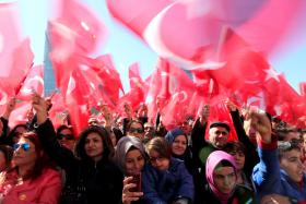 PRINCIPAL PARTIDO DA OPOSIÇÃO DA TURQUIA PEDE ANULAÇÃO DO REFERENDO