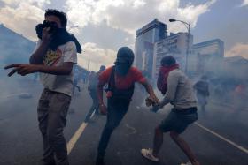 PELO MENOS UM MORTO, 19 FERIDOS E 30 DETIDOS EM PROTESTOS NA VENEZUELA