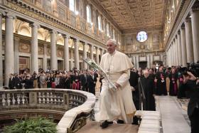 PAPA APELA AOS JOVENS PARA LIDERAREM FUTURO DA IGREJA