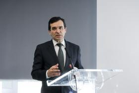 MINISTRO PROMETE PAGAMENTO DE HORAS EXTRAORDINÁRIAS A MÉDICOS COM EFEITOS RETROATIVOS