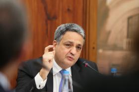 PAULO MACEDO ESTIMA SAÍDAS DE 500 A 600 TRABALHADORES POR ANO NA CGD