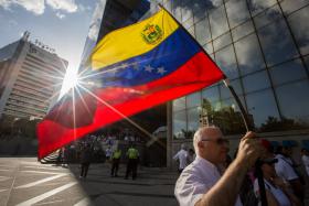 PRESIDENTE DA VENEZUELA ORDENA PRESENÇA DO EXÉRCITO NAS RUAS PARA MANIFESTAÇÃO DA OPOSIÇÃO