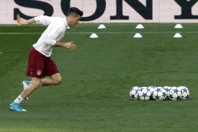 LEWANDOWSKI APTO PARA A VISITA DO BAYERN A MADRID
