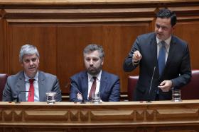 MINISTRO IRONIZA COM O PSD E COM O DIABO QUE “NÃO APARECEU”