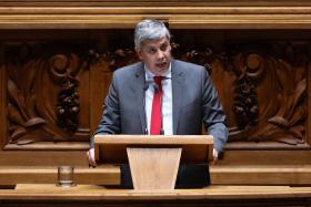 CENTENO DIZ QUE “PROGRAMA DO GOVERNO É PARA CUMPRIR” MAS NÃO REFERE SALÁRIO MÍNIMO NEM ESCALÕES DE IRS