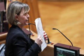 PSD ACUSA GOVERNO E MAIORIA DE ESQUERDA DE SEREM AMIGOS DA BANCA
