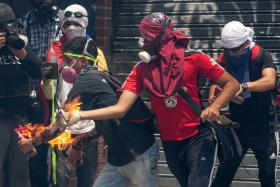 VENEZUELA: MULHER DE 23 ANOS É A SEGUNDA VÍTIMA MORTAL DE PROTESTOS ANTI-MADURO