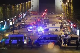ESTADO ISLÂMICO REIVINDICOU TIROTEIO EM PARIS QUE MATOU UM POLÍCIA E FERIU DOIS