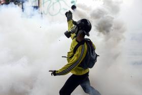 VENEZUELA: UM MORTO EM CARACAS ELEVA PARA 10 O NÚMERO DE VÍTIMAS NOS PROTESTOS